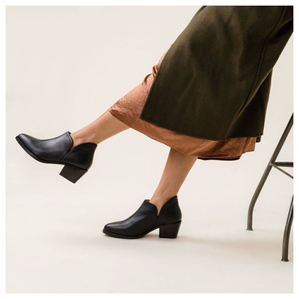 Nisolo Mia Everyday Ankle Black on Black Water Resistant Leather Stacked Heel Bo